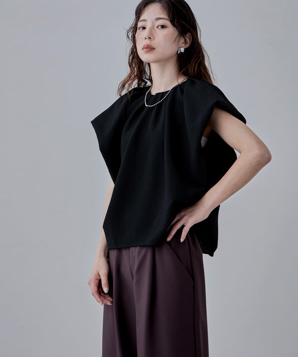 {"color":"\u30d6\u30e9\u30c3\u30af","info":"model\uff1aH166cm size\uff1aM"}