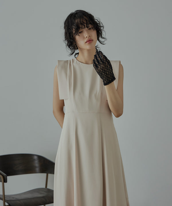 {"color":"\u30d9\u30fc\u30b8\u30e5","info":"model\uff1aH167cm size\uff1aM"}