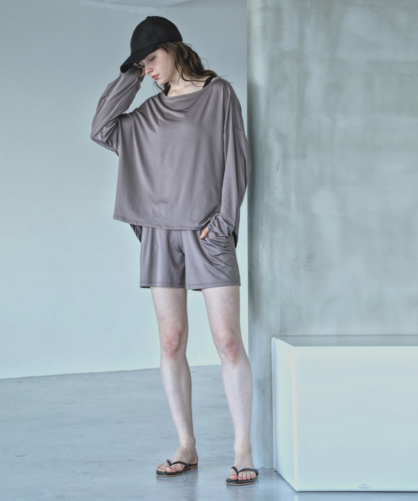 {"color":"\u30e2\u30ab","info":"model\uff1aH166cm size\uff1aM-L"}