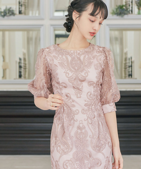 {"color":"\u30ed\u30fc\u30ba\u30d4\u30f3\u30af","info":"model\uff1aH162cm B85cm W58cm H93cm size\uff1aM"}