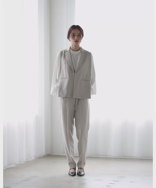 {"color":"\u30d9\u30fc\u30b8\u30e5","info":"model\uff1aH165cm size\uff1aM"}