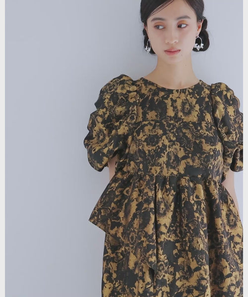 {"color":"\u30d6\u30ed\u30f3\u30ba","info":"model\uff1aH165cm size\uff1aM"}