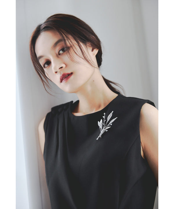 {"color":"\u30b7\u30eb\u30d0\u30fc","info":""}