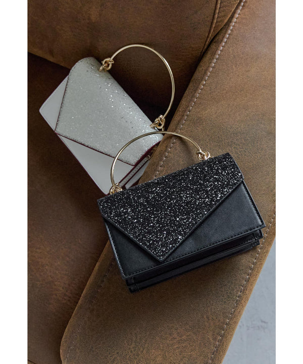 {"color":"\u30d6\u30e9\u30c3\u30af","info":""}