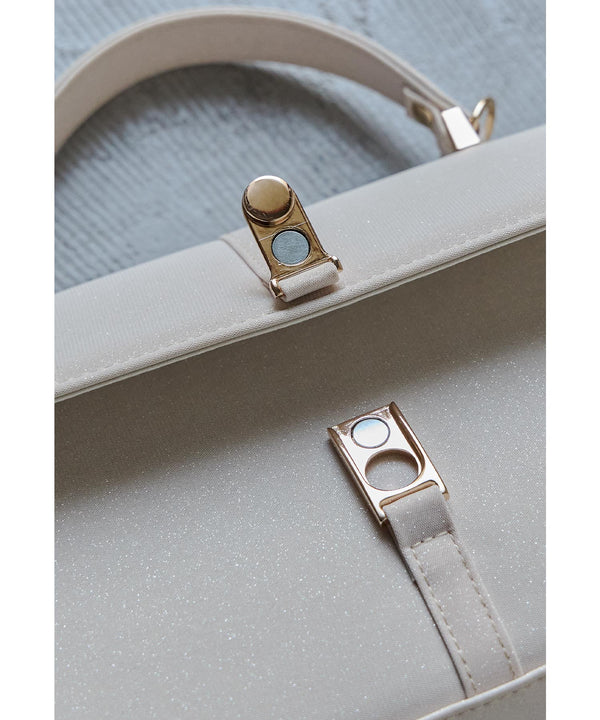 {"color":"","info":""}