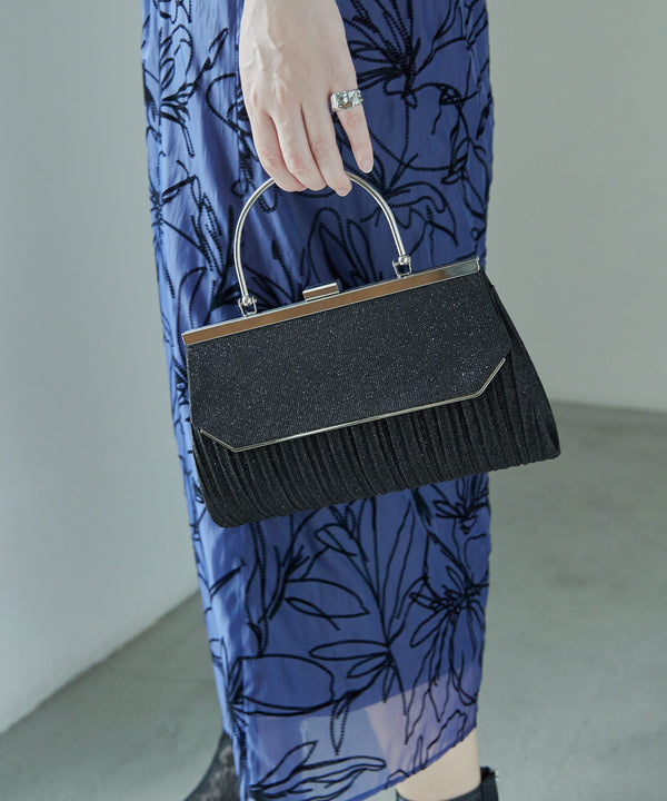 {"color":"\u30d6\u30e9\u30c3\u30af","info":""}