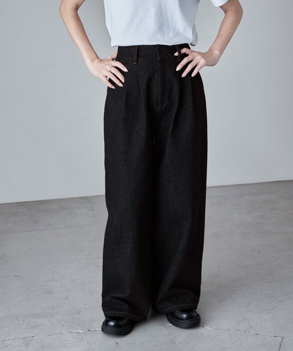 {"color":"\u30d6\u30e9\u30c3\u30af","info":"model\uff1aH166cm size\uff1aS"}