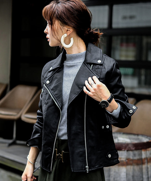 {"color":"\u30c0\u30d6\u30eb\u30fb\u30d6\u30e9\u30c3\u30af","info":"model\uff1aH161cm size\uff1aM"}