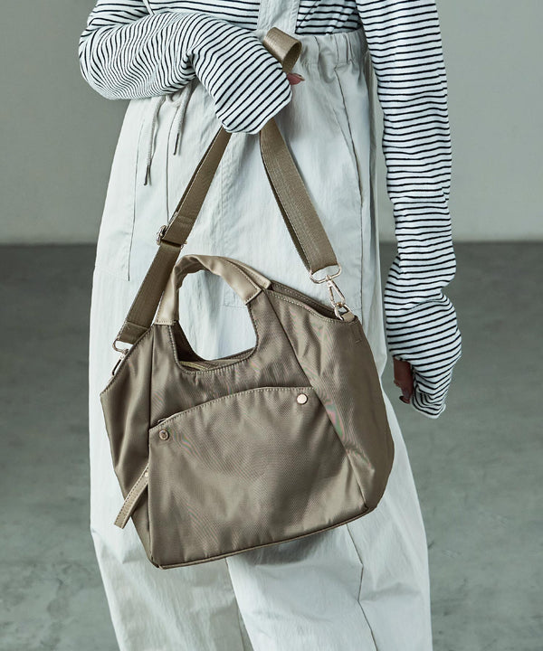 {"color":"\u30b0\u30ec\u30fc\u30b8\u30e5","info":"model\uff1aH158cm size\uff1aF"}