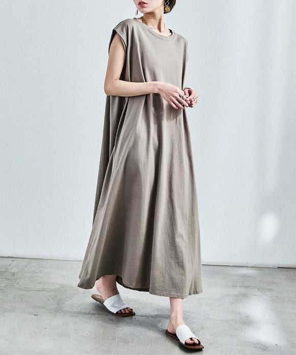 {"color":"\u30b0\u30ec\u30fc\u30b8\u30e5","info":"model\uff1aH158cm size\uff1aM"}