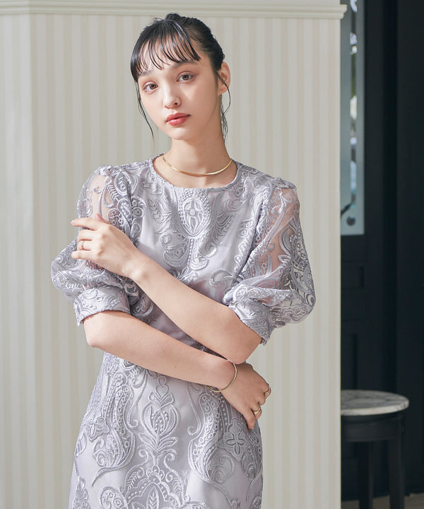 {"color":"\u30b0\u30ec\u30fc\u30b8\u30e5","info":"model\uff1aH162cm B85cm W58cm H93cm size\uff1aM"}