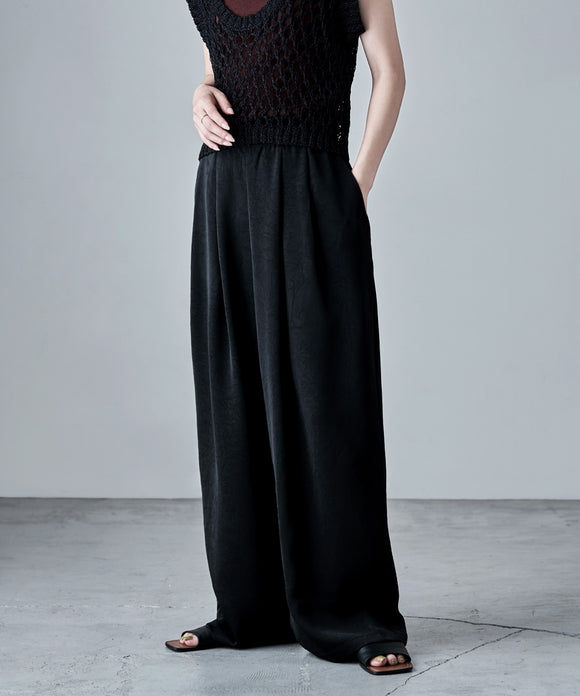 {"color":"\u30d6\u30e9\u30c3\u30af","info":"model\uff1aH166cm size\uff1aM"}