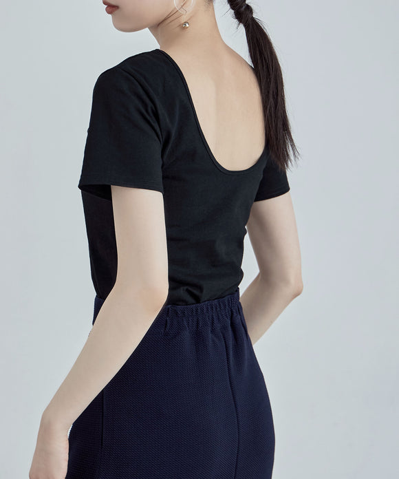 {"color":"\u30d6\u30e9\u30c3\u30af","info":"model\uff1aH170cm size\uff1aF"}