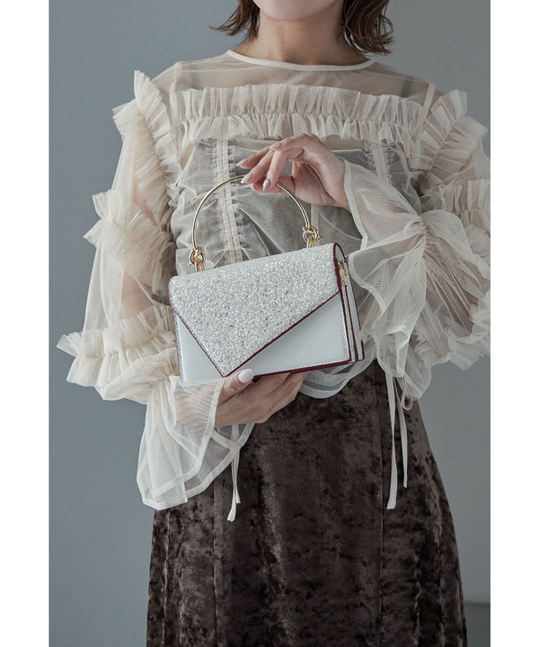 {"color":"\u30aa\u30d5\u30db\u30ef\u30a4\u30c8","info":""}