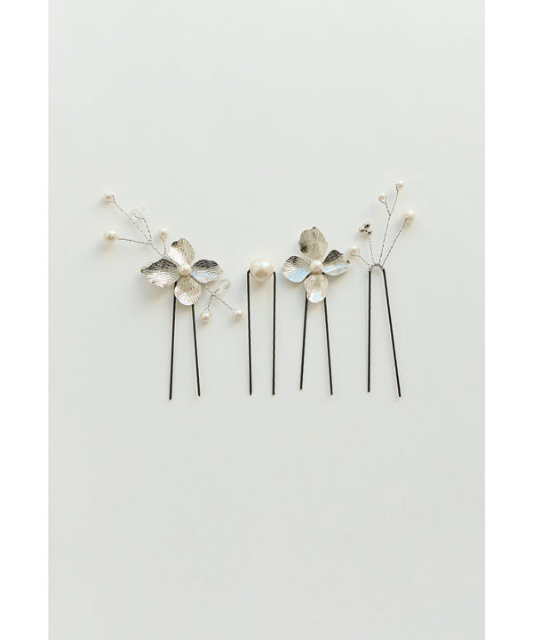 {"color":"\u30b7\u30eb\u30d0\u30fc","info":""}