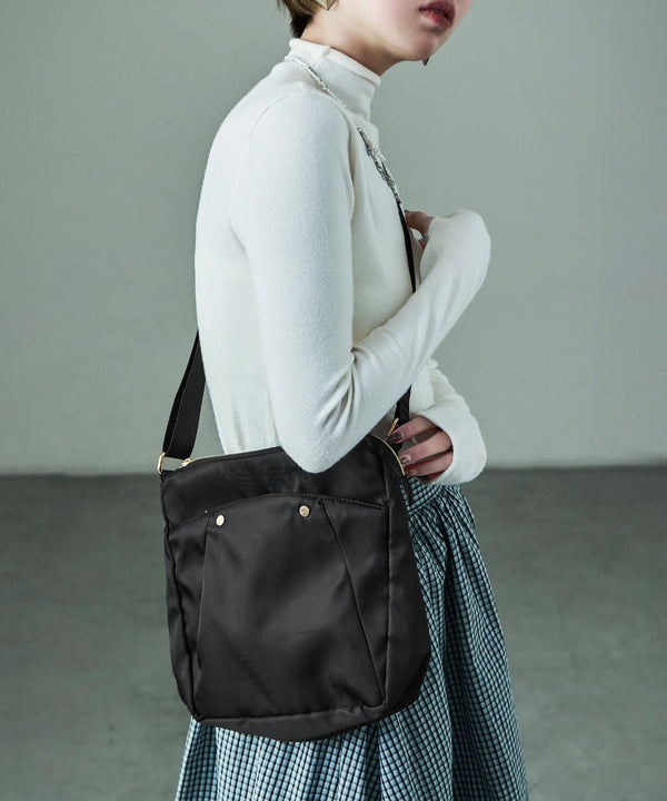 {"color":"\u30d6\u30e9\u30c3\u30af","info":"model\uff1aH158cm size\uff1aF"}