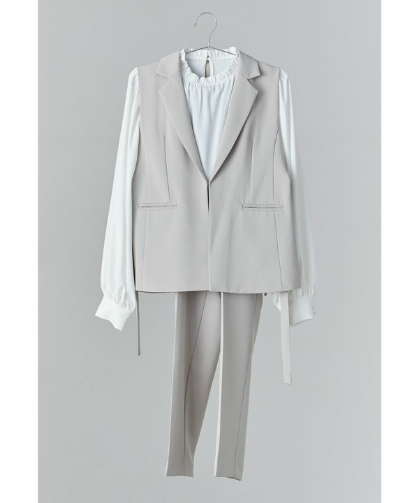 {"color":"\u30d9\u30fc\u30b8\u30e5","info":""}