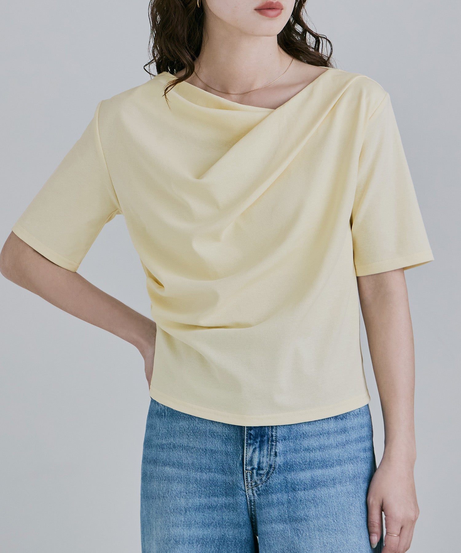 【美品】ELLIE ハーフスリーブトップス WHITE フロントドレープハーフスリーブトップス｜Tシャツ - etoll.