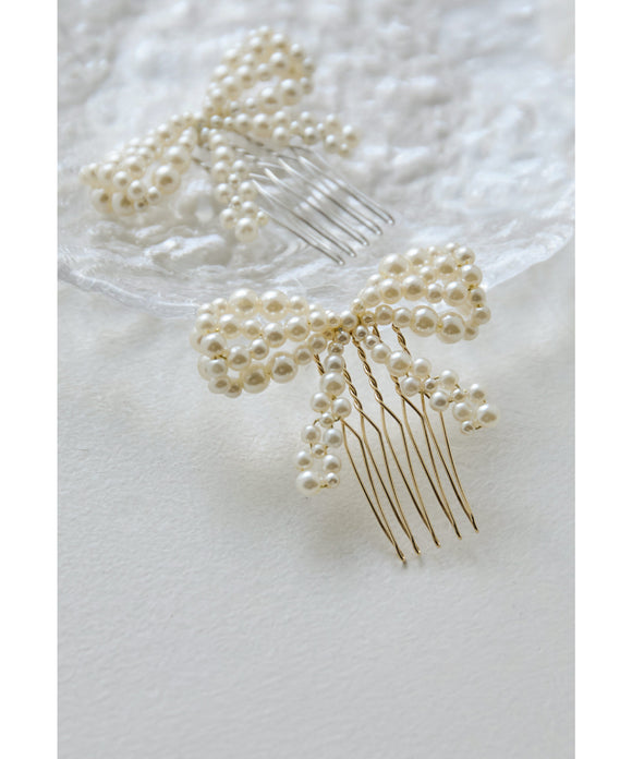 {"color":"\u30b4\u30fc\u30eb\u30c9","info":""}