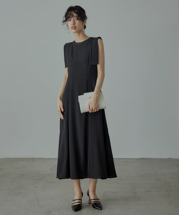 {"color":"\u30d6\u30e9\u30c3\u30af","info":"model\uff1aH167cm size\uff1aM"}