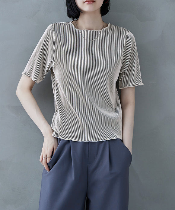 {"color":"\u30b0\u30ec\u30fc\u30b8\u30e5","info":"model\uff1aH170cm size\uff1aM"}