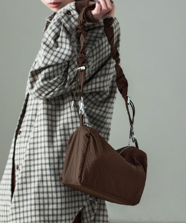 {"color":"\u30d6\u30e9\u30a6\u30f3","info":"model\uff1aH158cm size\uff1aF"}