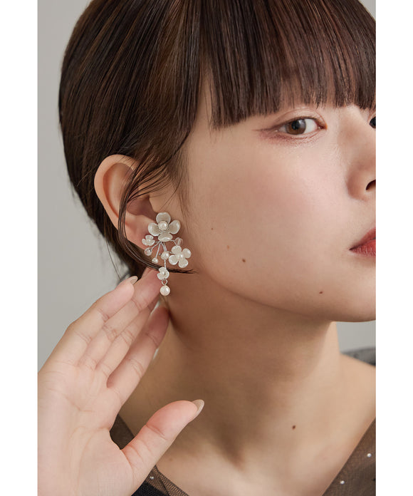 {"color":"\u30b7\u30eb\u30d0\u30fc","info":""}