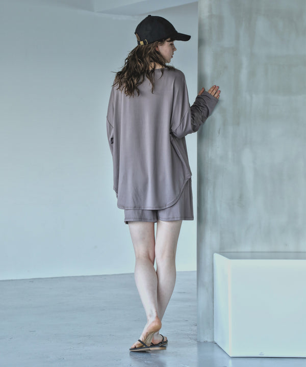 {"color":"\u30e2\u30ab","info":"model\uff1aH166cm size\uff1aM-L"}