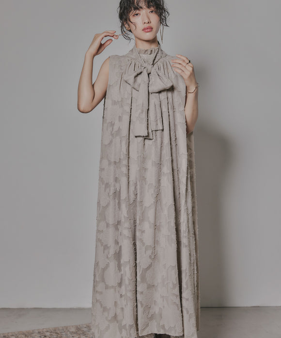 {"color":"\u30b0\u30ec\u30fc\u30b8\u30e5","info":"model\uff1aH167cm size\uff1aM"}