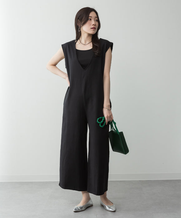 {"color":"\u30d6\u30e9\u30c3\u30af","info":"model\uff1aH167cm size\uff1aM-L"}