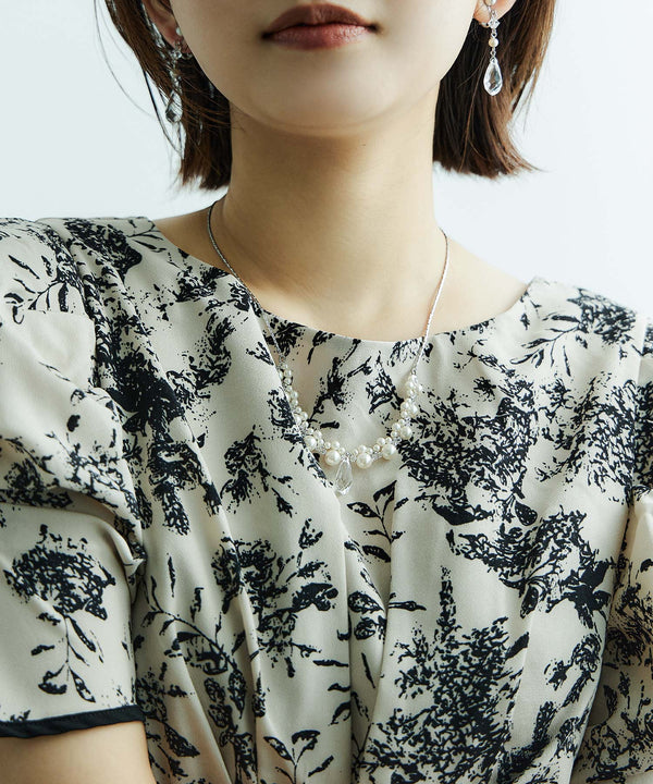 {"color":"\u30b4\u30fc\u30eb\u30c9","info":""}