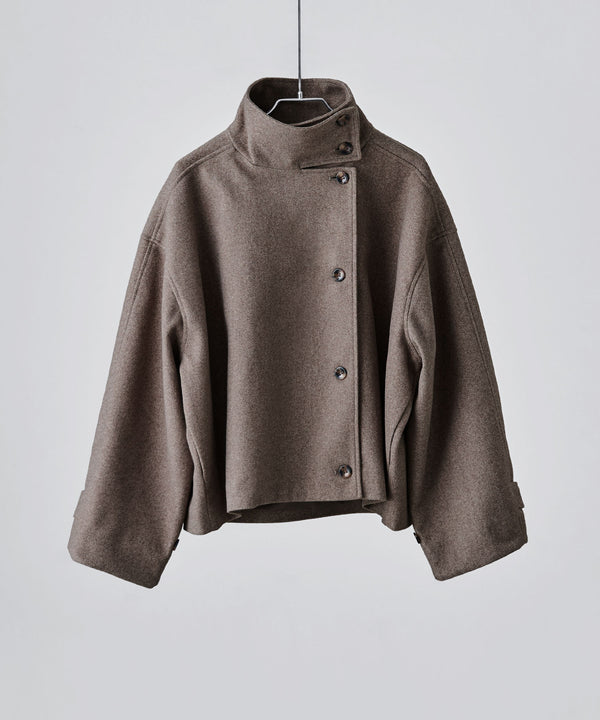 {"color":"\u30d6\u30e9\u30a6\u30f3","info":""}