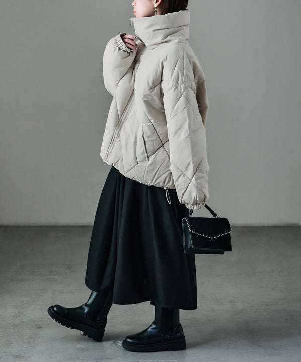 {"color":"\u30aa\u30d5\u30db\u30ef\u30a4\u30c8","info":"model\uff1aH158cm size\uff1aM"}