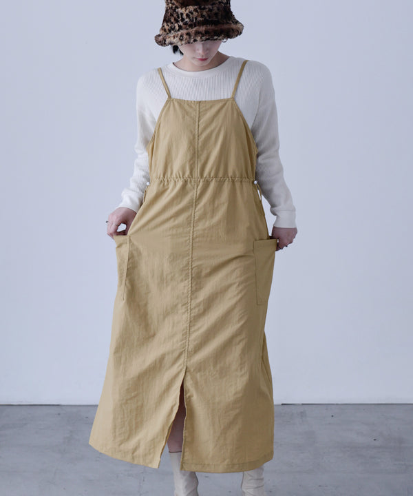 {"color":"\u30d9\u30fc\u30b8\u30e5","info":""}