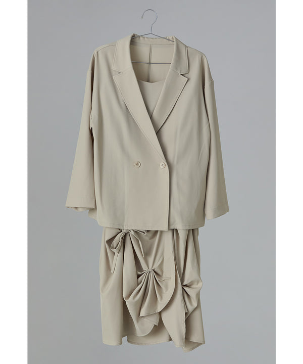 {"color":"\u30a4\u30a8\u30ed\u30fc","info":""}