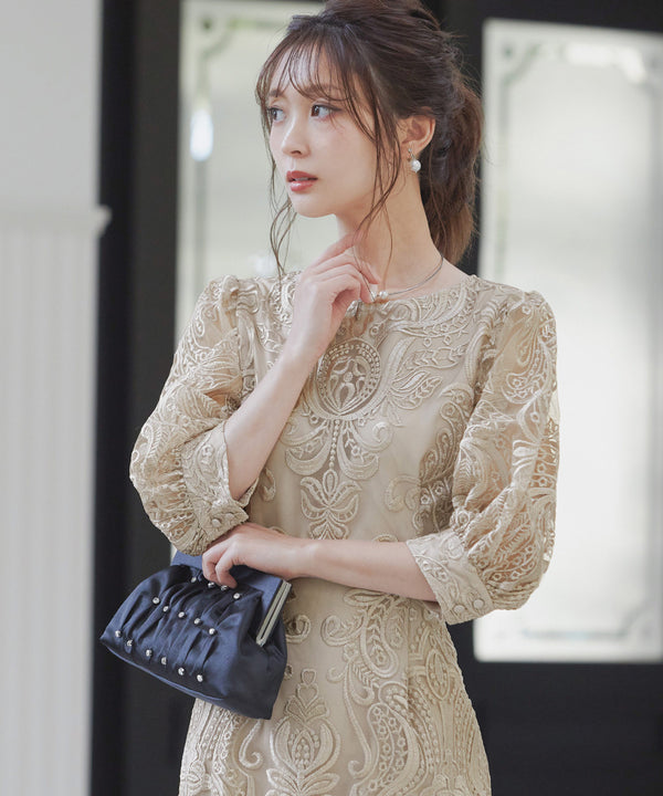 {"color":"\u30d9\u30fc\u30b8\u30e5","info":"model\uff1aH161cm size\uff1aM"}