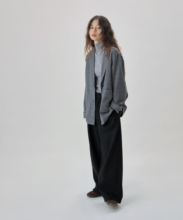 {"color":"\u30d6\u30e9\u30c3\u30af","info":"model\uff1aH166cm size\uff1aF"}