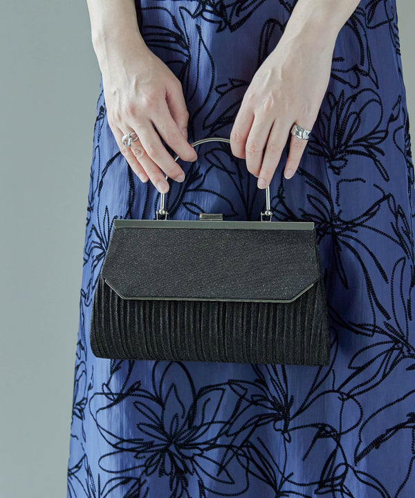 {"color":"\u30d6\u30e9\u30c3\u30af","info":""}