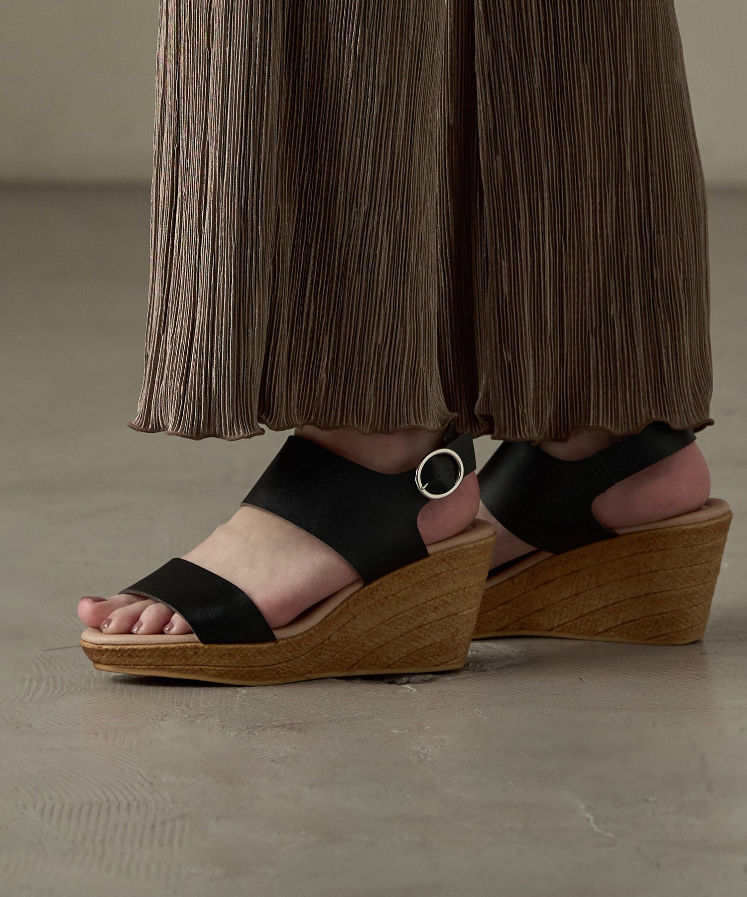 冬休みセール❗美品❗Chantal Thomass レース　Vネック 38 ファッションレター Fashion Letter 日本製リボンデザイン