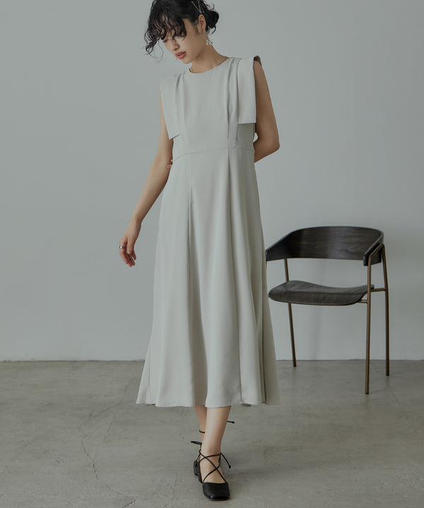 {"color":"\u30b0\u30ec\u30fc\u30b8\u30e5","info":"model\uff1aH167cm size\uff1aM"}