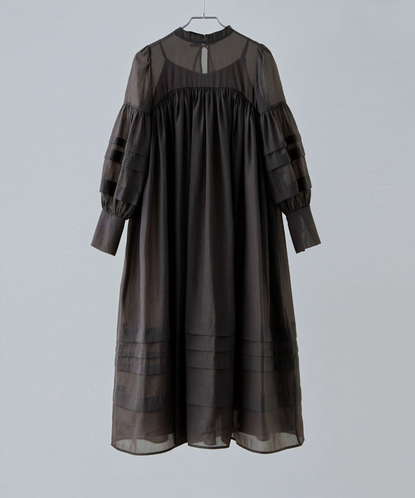 {"color":"\u30d6\u30e9\u30a6\u30f3","info":""}