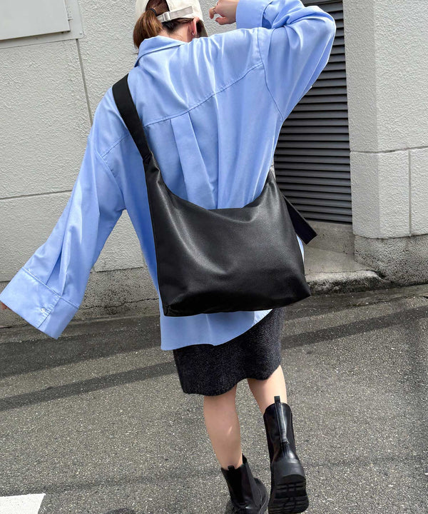 {"color":"\u30d6\u30e9\u30c3\u30af","info":"model\uff1aH158cm size\uff1aF"}