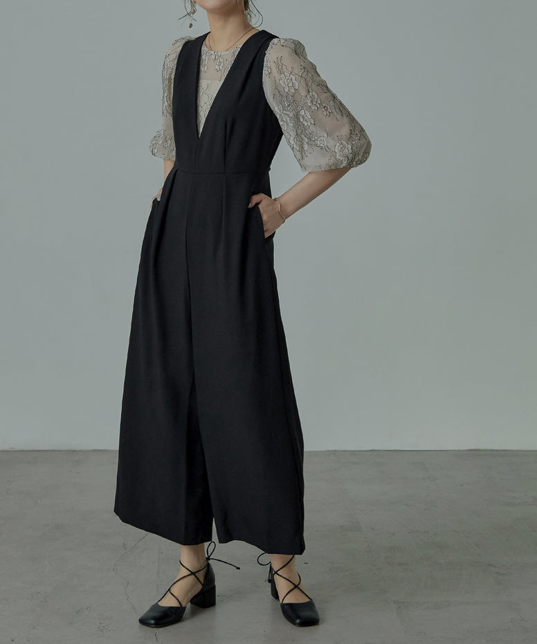 ナチュラルタイプにおすすめ。レースドッキングコンビネゾンパンツドレス。