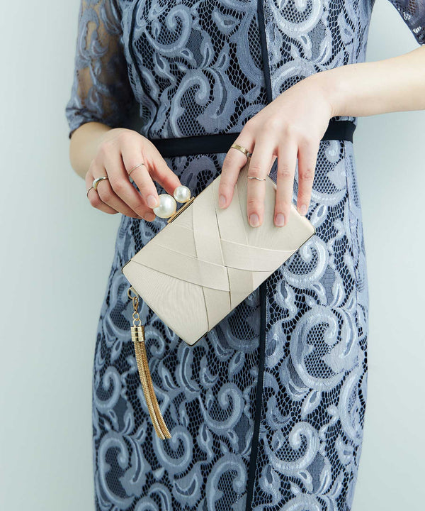 {"color":"\u30d9\u30fc\u30b8\u30e5","info":""}