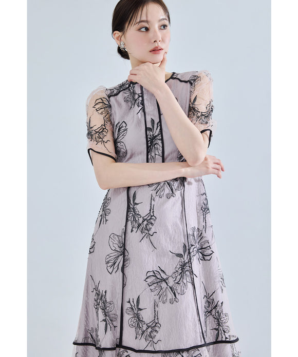 {"color":"\u30e2\u30fc\u30d6","info":"model\uff1aH167cm size\uff1aM"}