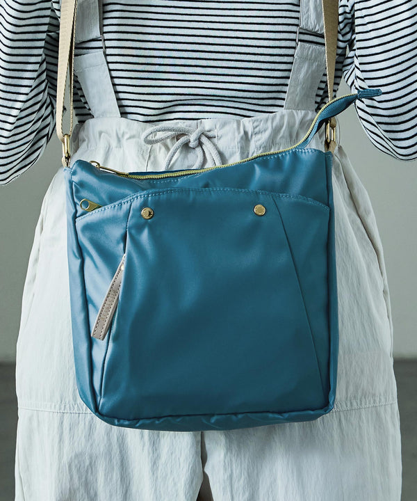 {"color":"\u30d6\u30eb\u30fc\u30b0\u30ea\u30fc\u30f3","info":"model\uff1aH158cm size\uff1aF"}