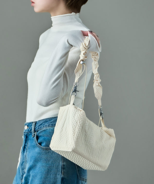 {"color":"\u30a2\u30a4\u30dc\u30ea\u30fc","info":"model\uff1aH158cm size\uff1aF"}