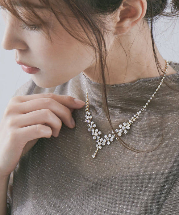 niana フラワーモチーフビジューネックレス ゴールド