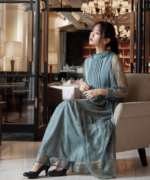 niana サイドリボンベストとレースワンピースがセットになったオケージョンワンピ。 ライトカーキ
