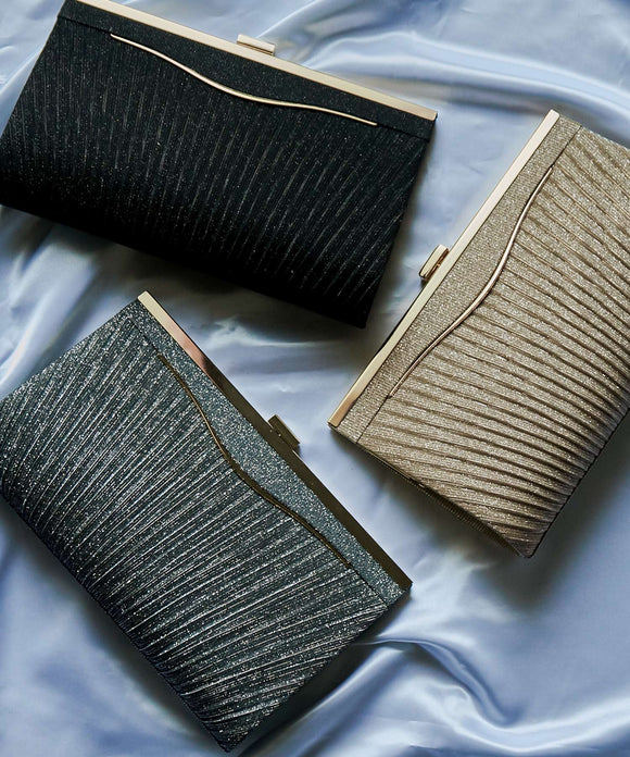 niana ラメギャザーがま口クラッチバッグ ブラック